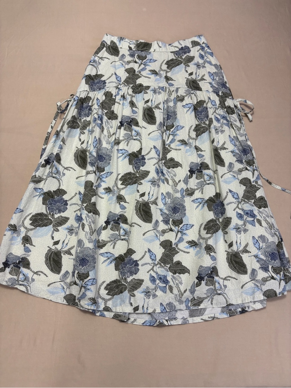 Treasure & Bond White A-Line Midi Skirt w/ Blue Floral Print Size Small
